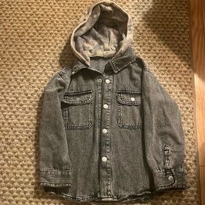 Jean jacket with detachable hood